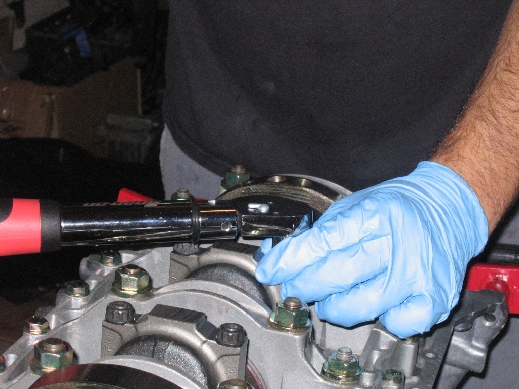Torquing rod bearing nuts